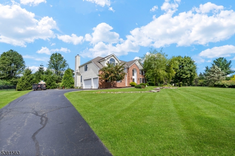 1 Elaine Ct