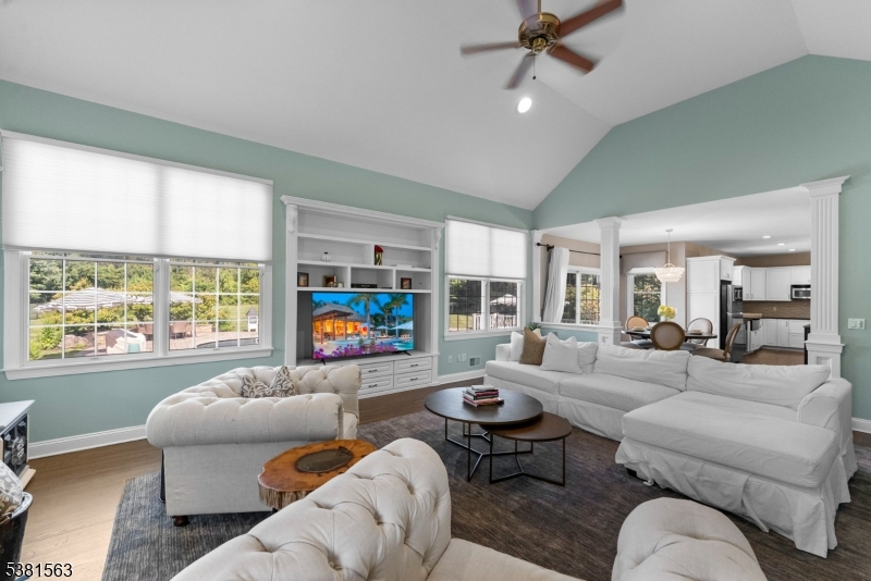 1 Elaine Ct