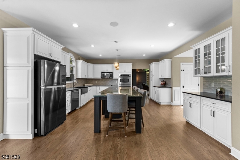 1 Elaine Ct