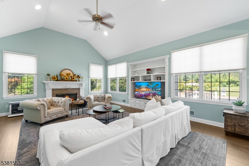 1 Elaine Ct