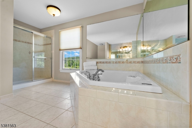 1 Elaine Ct
