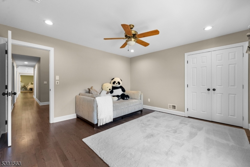 1 Elaine Ct