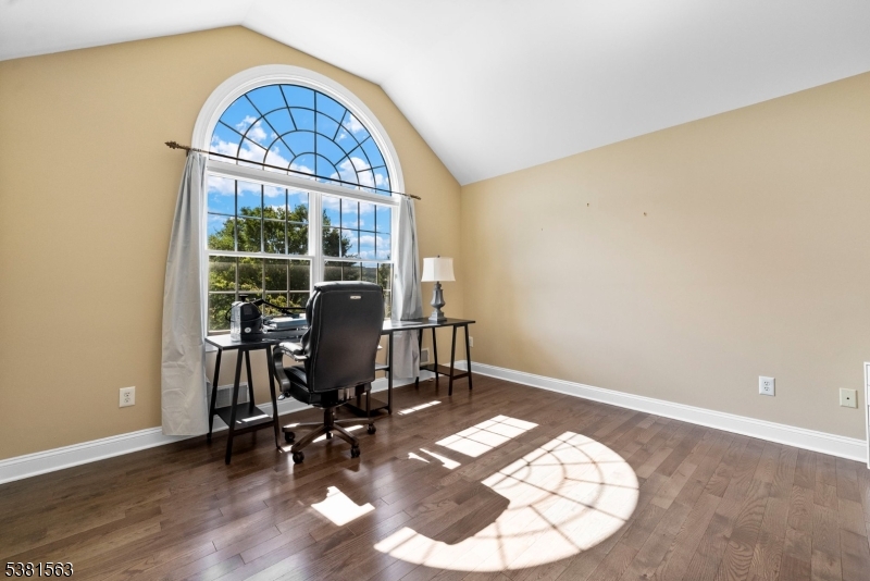 1 Elaine Ct