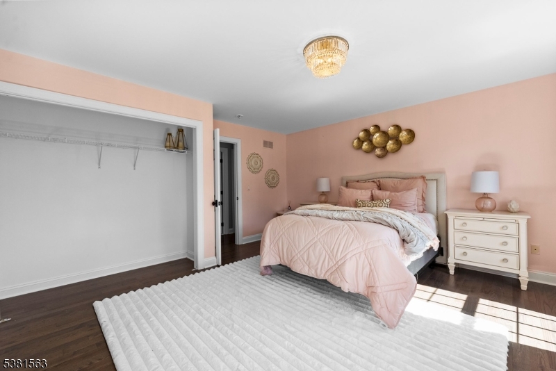 1 Elaine Ct