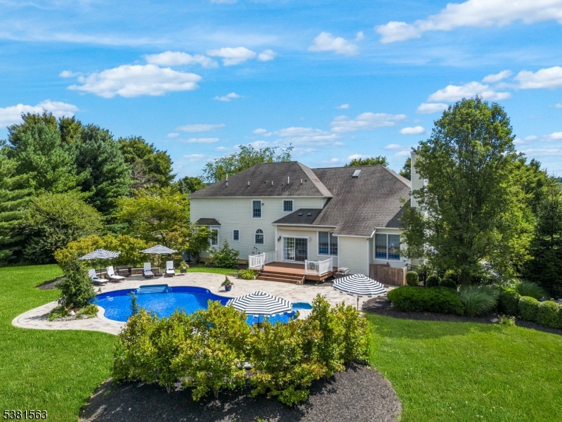 1 Elaine Ct