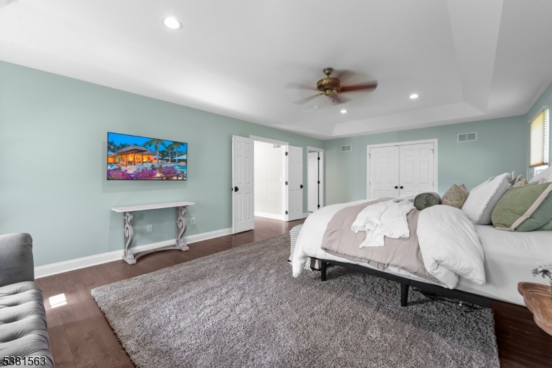1 Elaine Ct