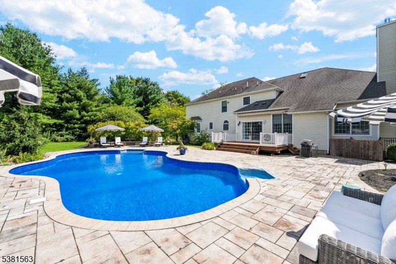1 Elaine Ct