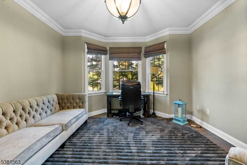 1 Elaine Ct