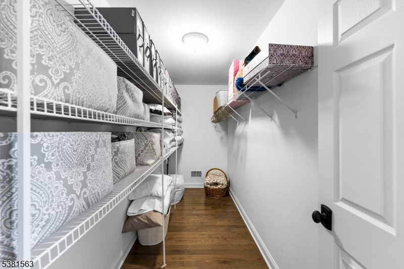 1 Elaine Ct
