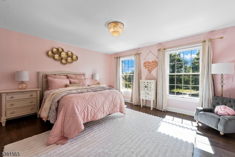 1 Elaine Ct
