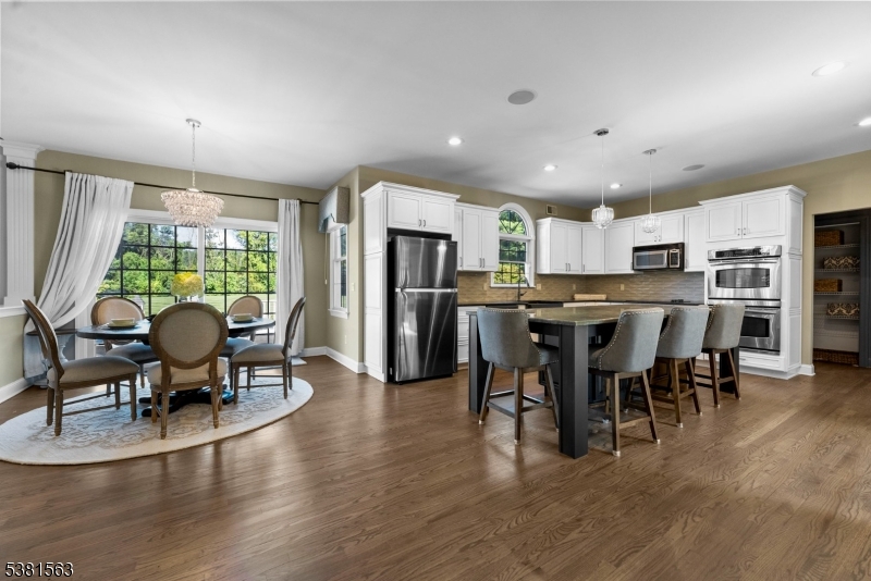 1 Elaine Ct