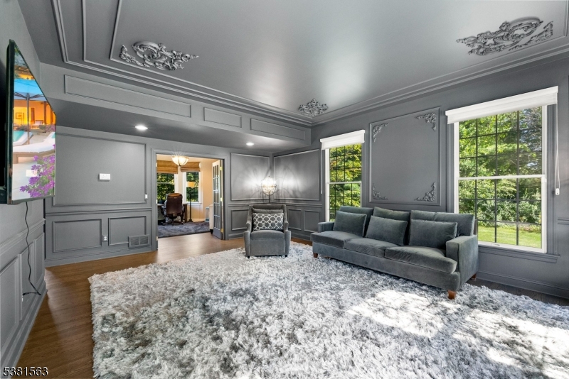 1 Elaine Ct