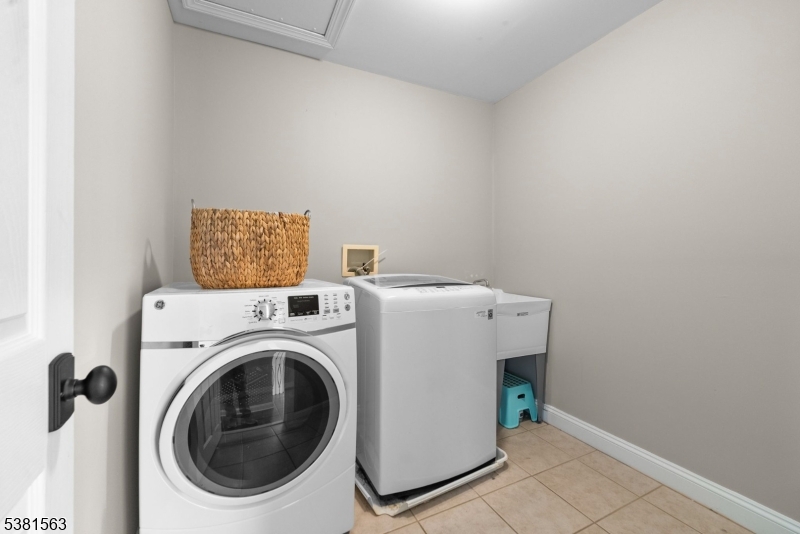 1 Elaine Ct