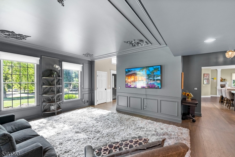1 Elaine Ct