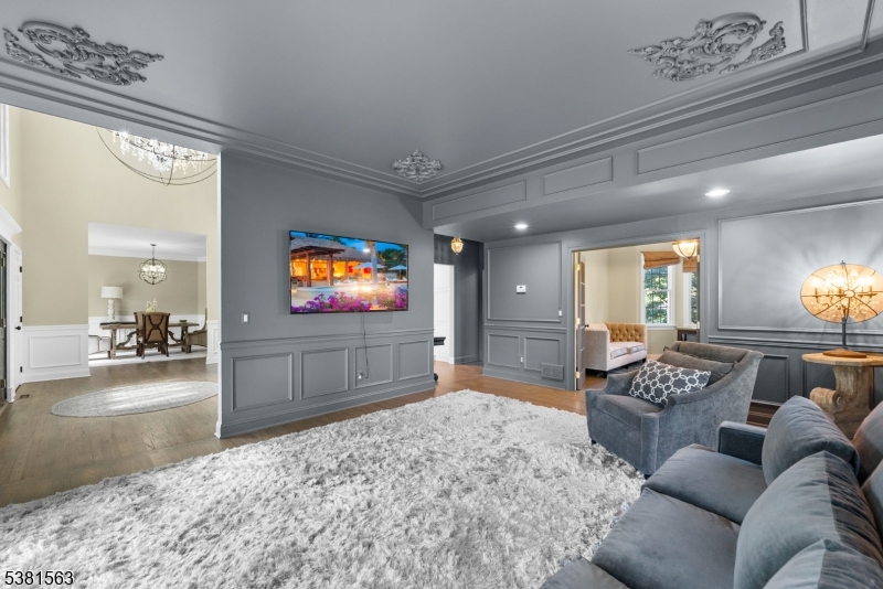 1 Elaine Ct