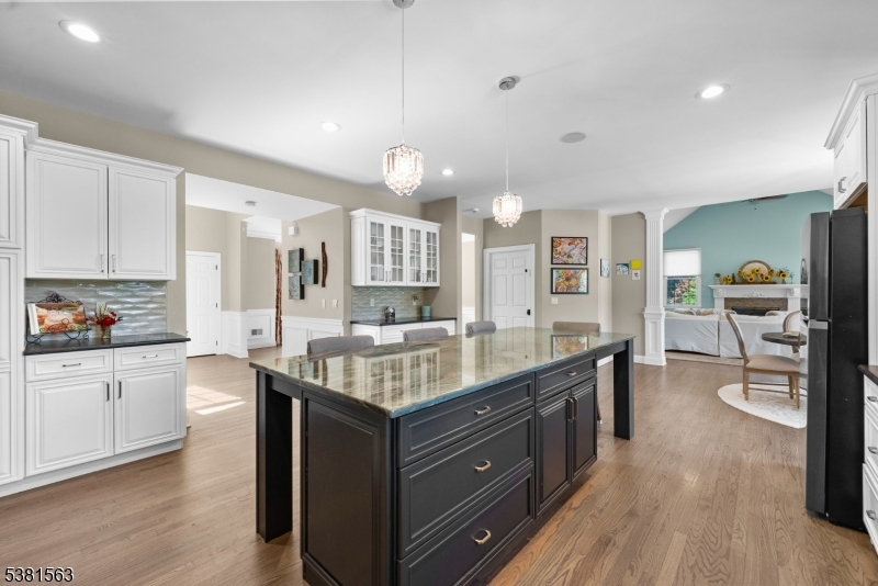 1 Elaine Ct