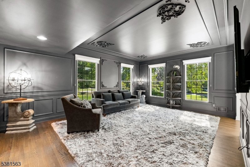 1 Elaine Ct