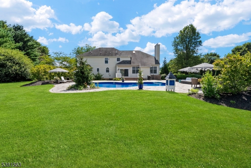 1 Elaine Ct