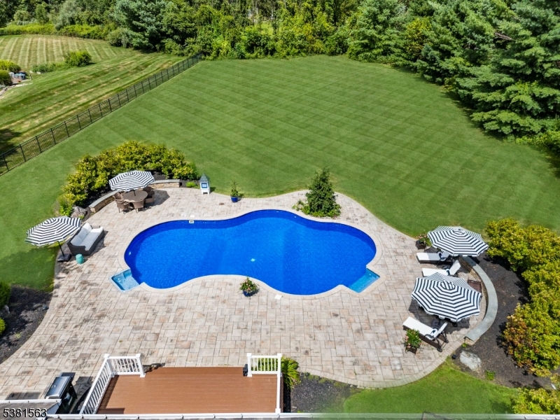 1 Elaine Ct