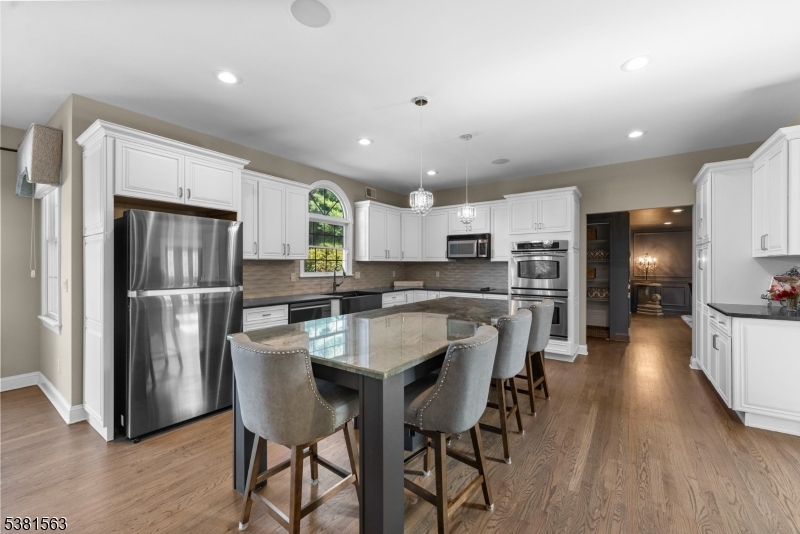 1 Elaine Ct