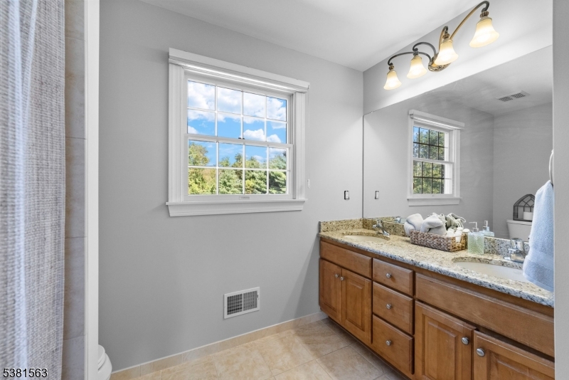 1 Elaine Ct