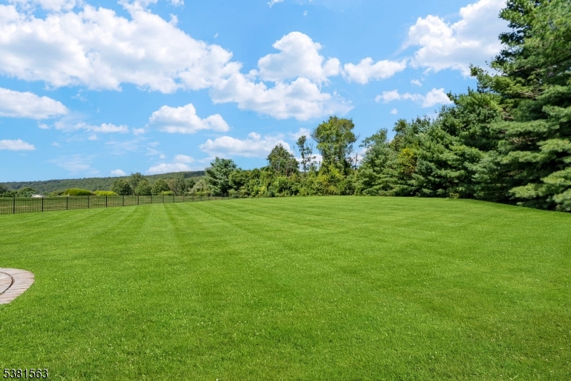 1 Elaine Ct