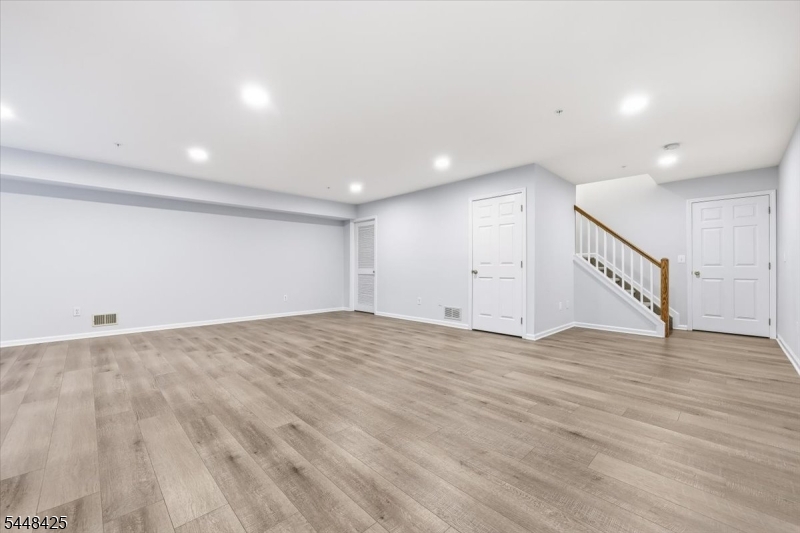 604 Knollwood Ct