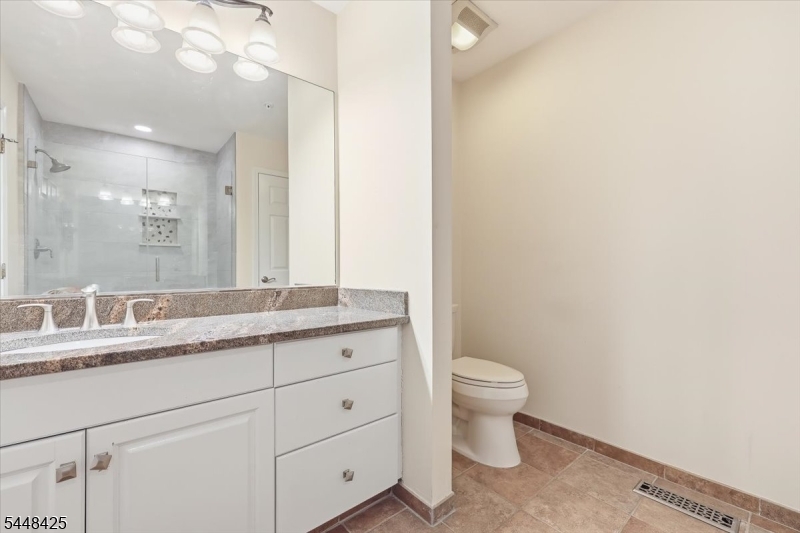 604 Knollwood Ct