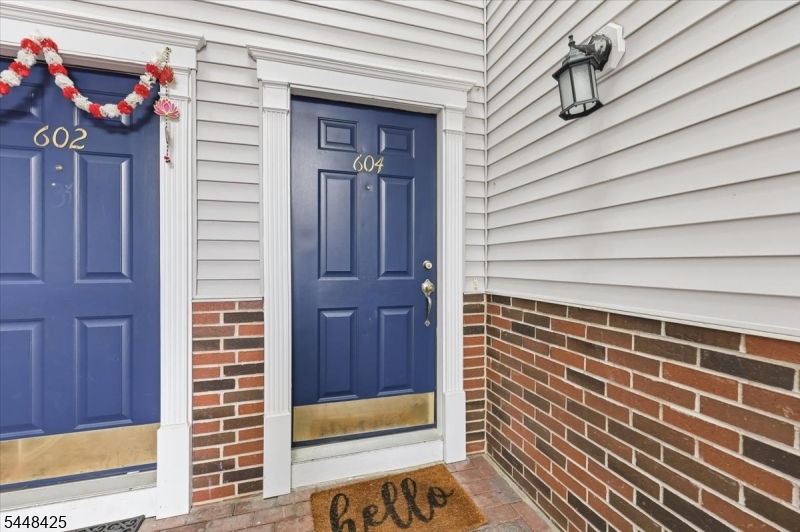 604 Knollwood Ct
