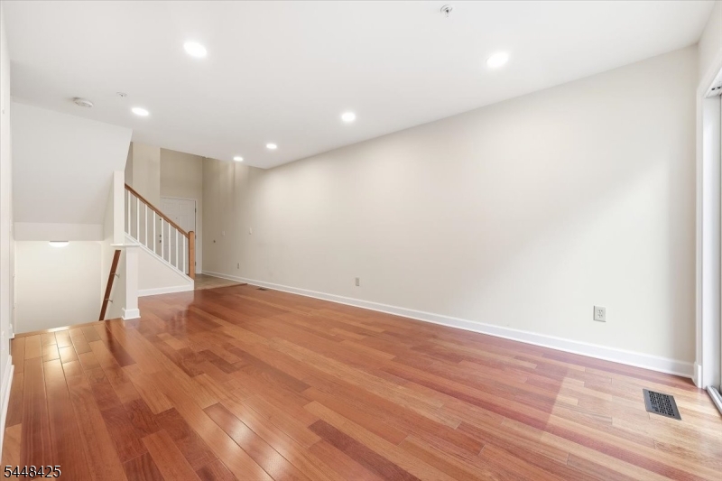 604 Knollwood Ct