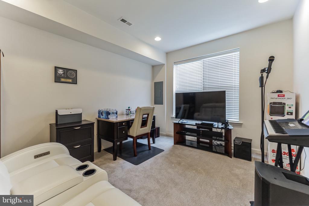 503 Brownstone Ct