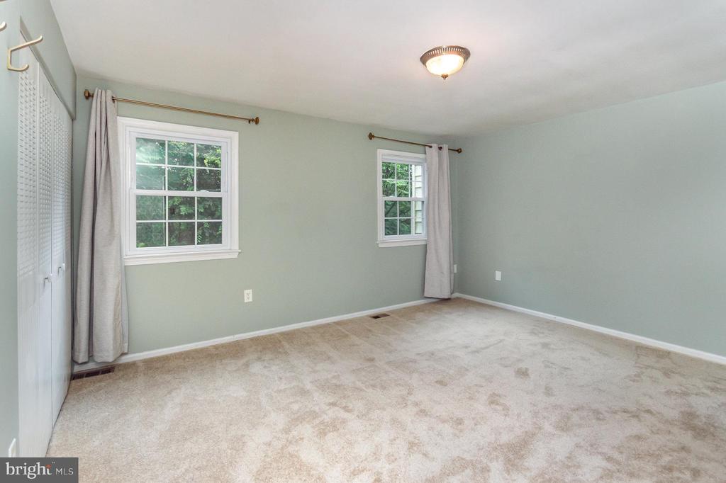 5801 HUMBLEBEE RD