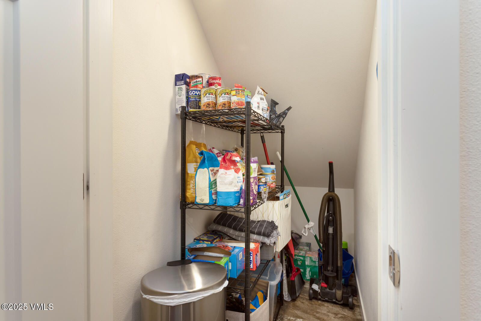 4 Uneva Court, B1