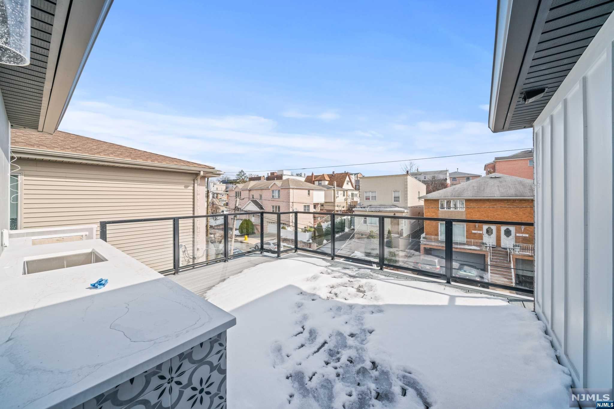 307 8th Street 2