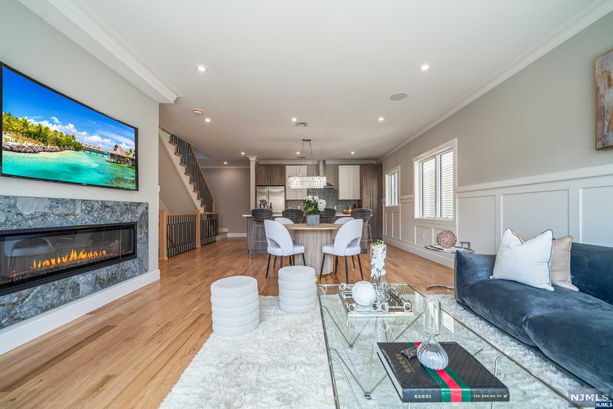 307 8th Street 2