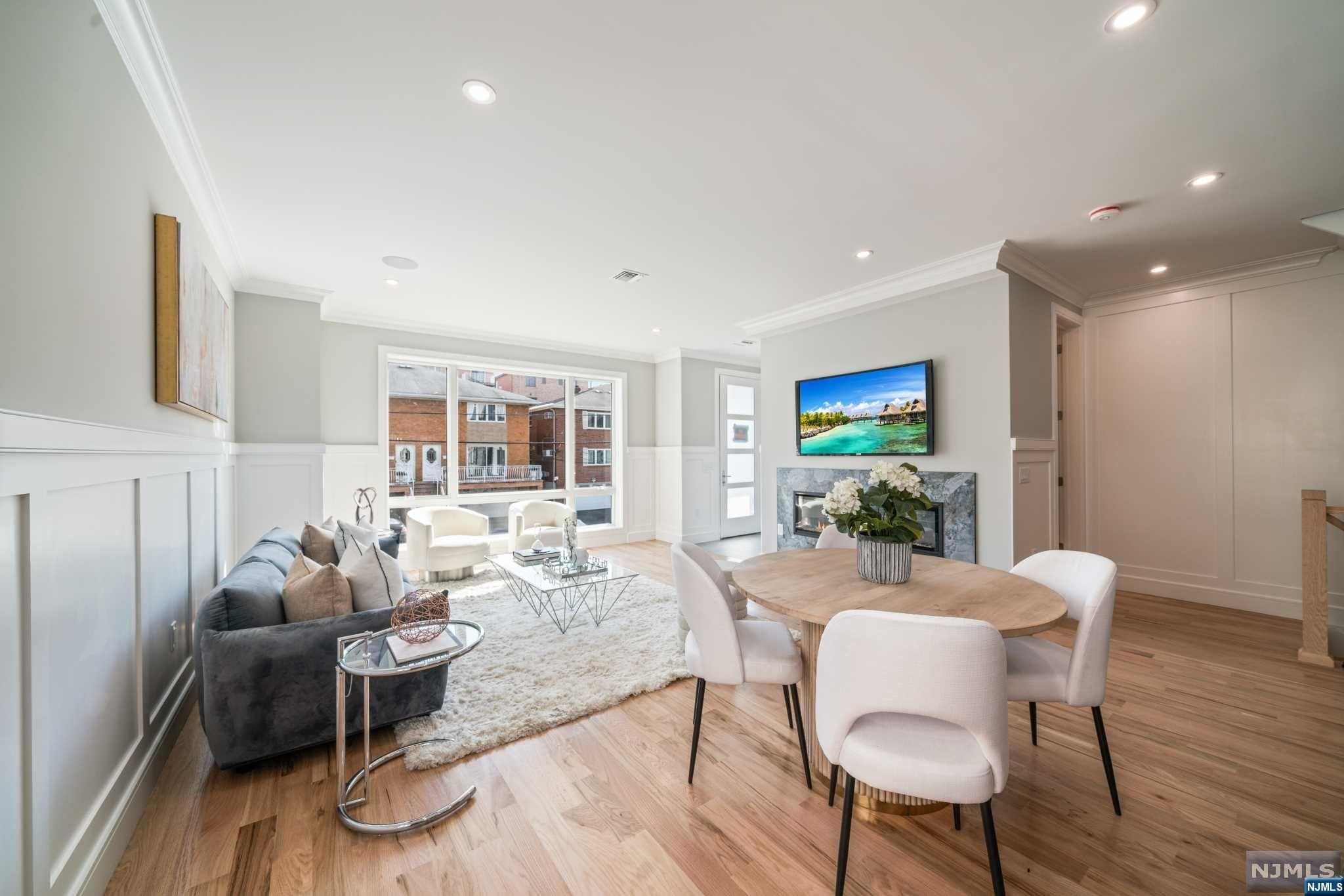 307 8th Street 2