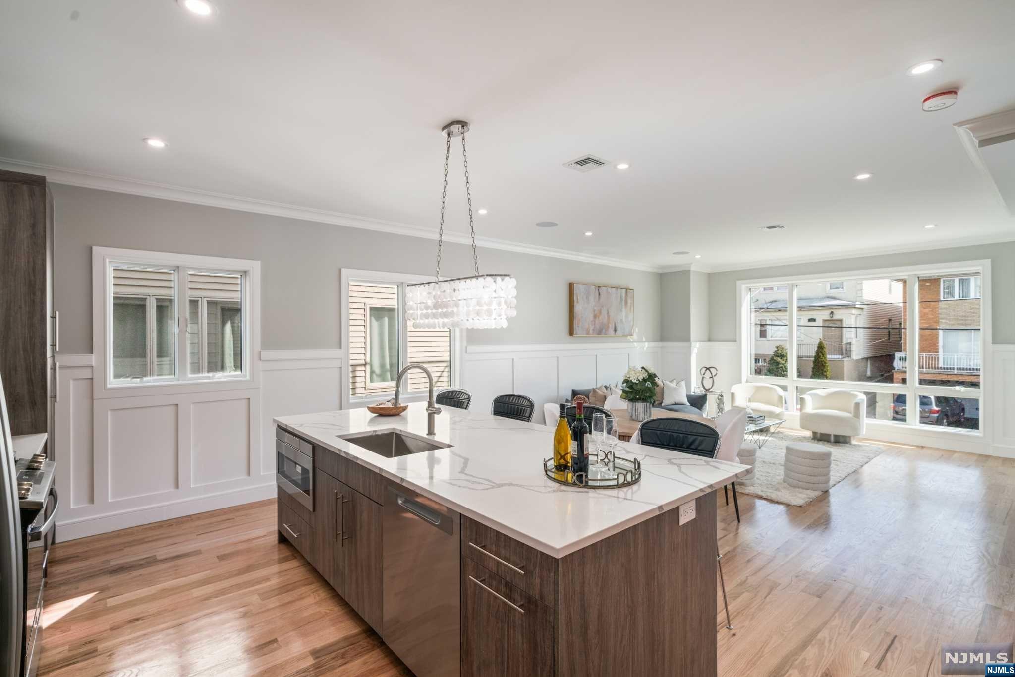 307 8th Street 2