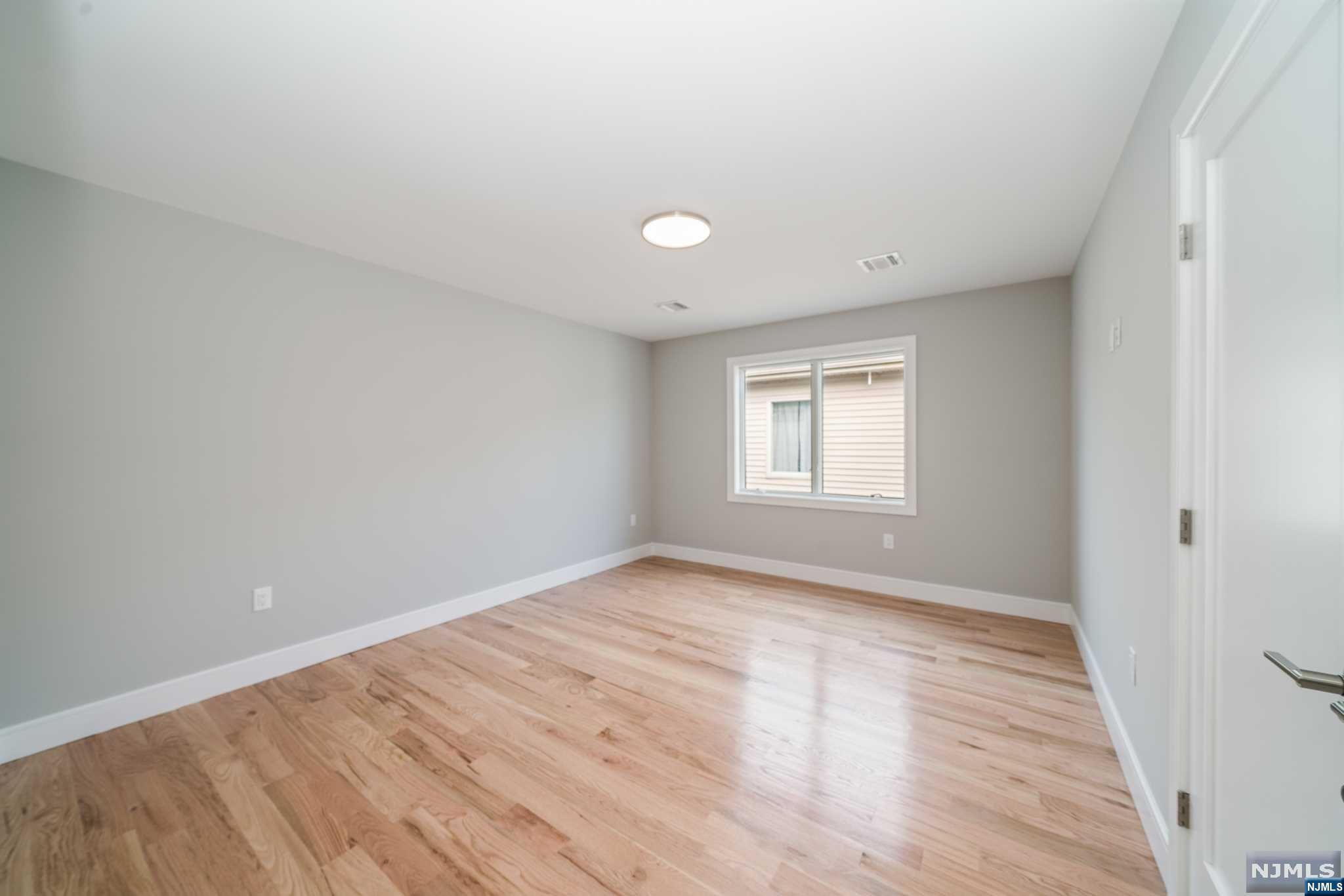 307 8th Street 2