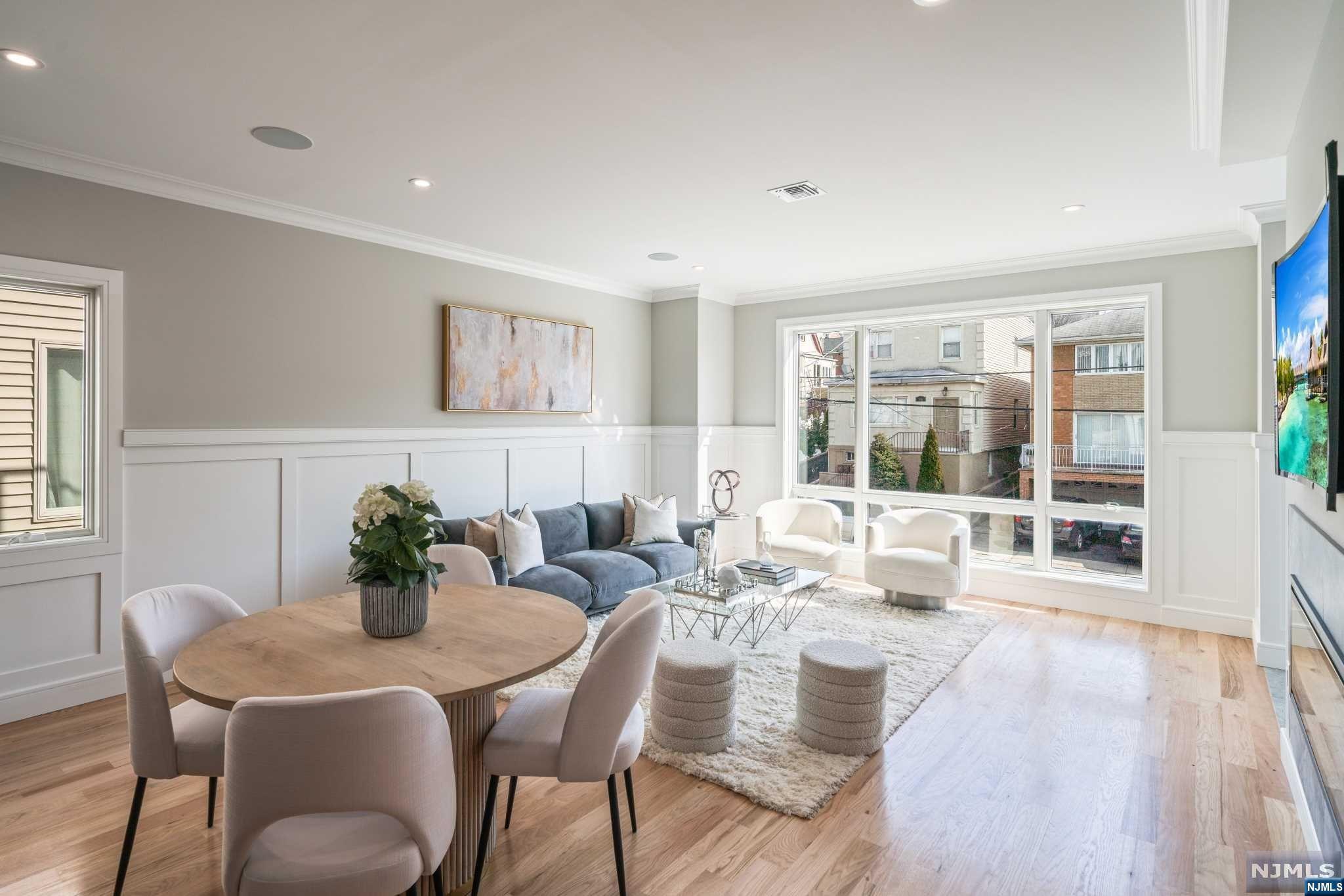 307 8th Street 2