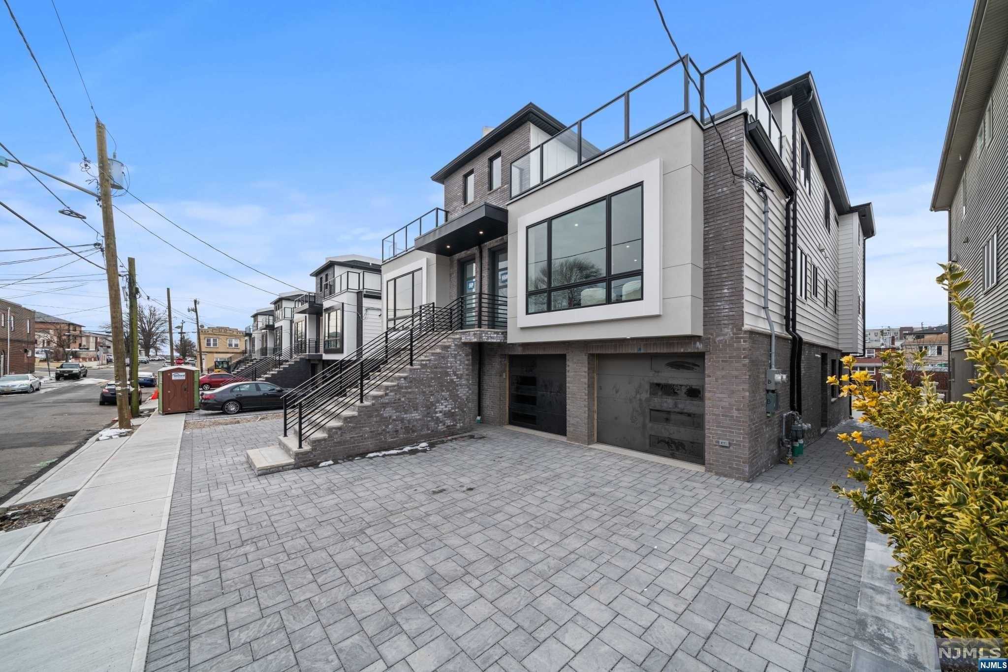 307 8th Street 2