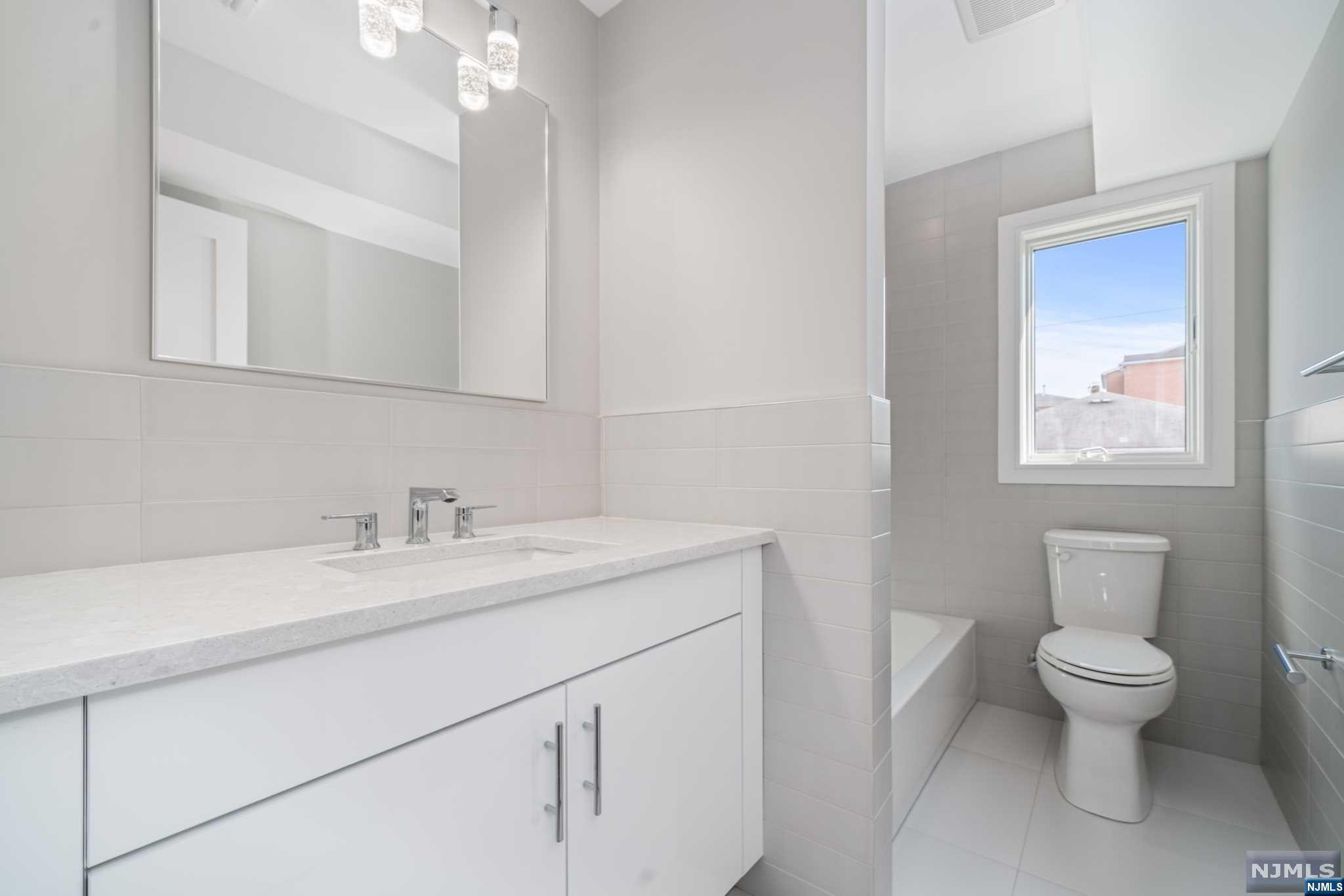 307 8th Street 2