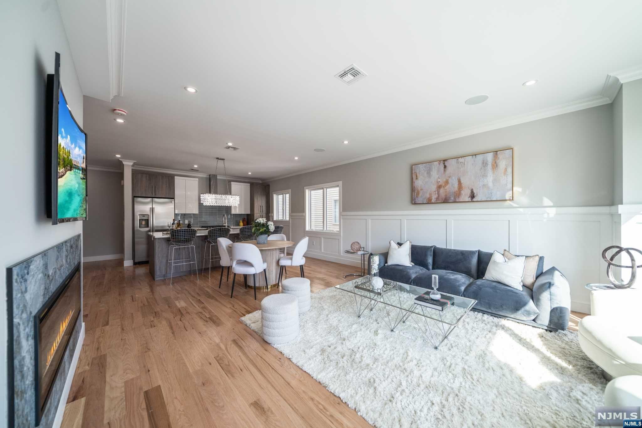 307 8th Street 2