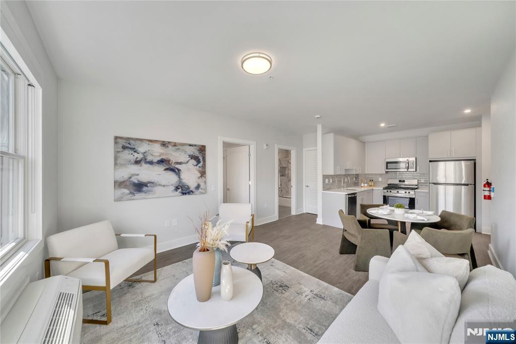 491 Walker Street 2G