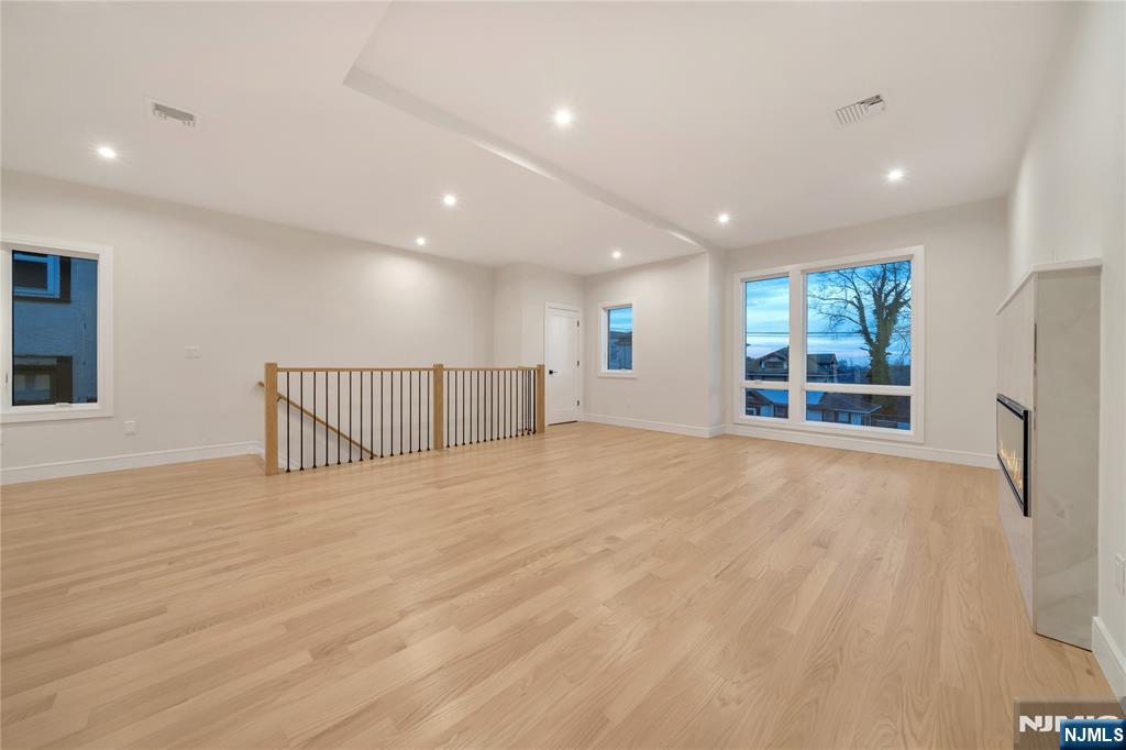 67 W Harwood Terrace