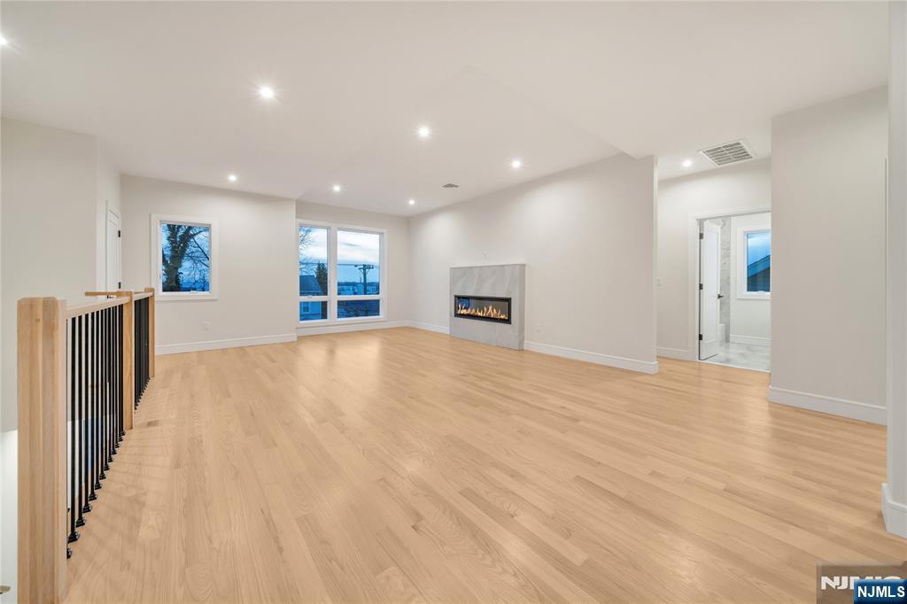 67 W Harwood Terrace