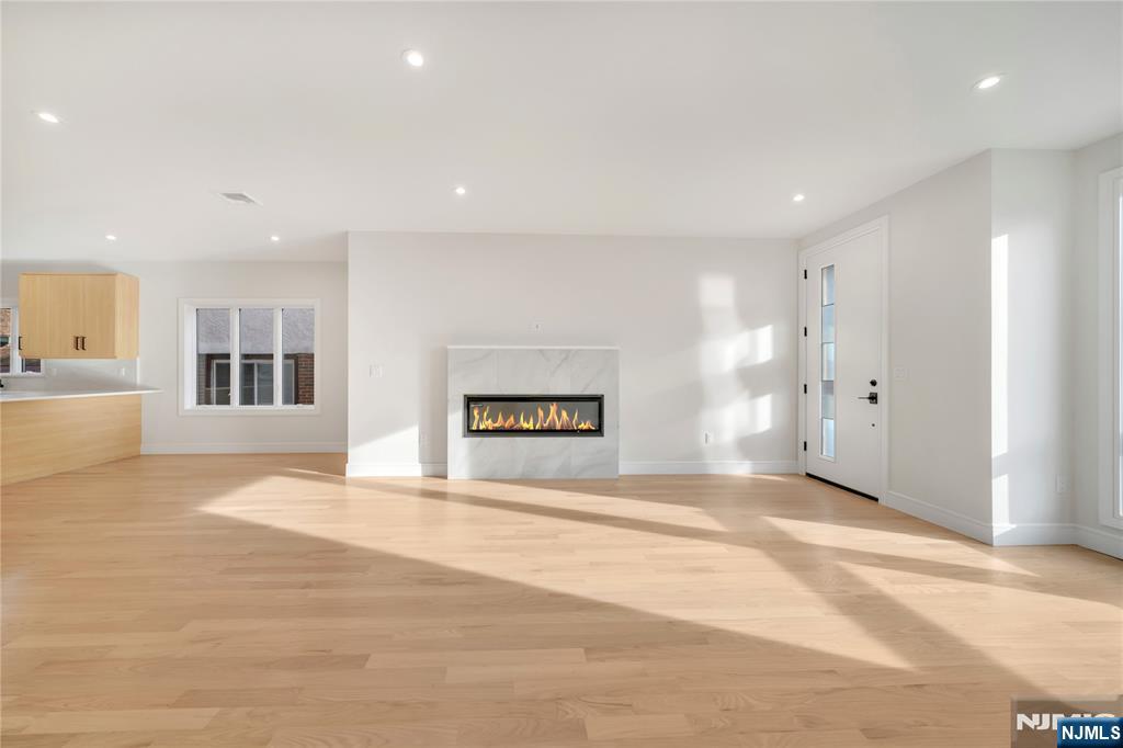 67 W Harwood Terrace