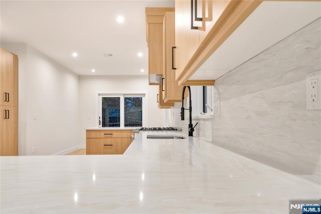 67 W Harwood Terrace