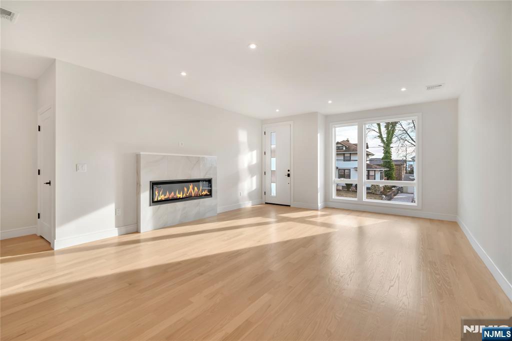 67 W Harwood Terrace