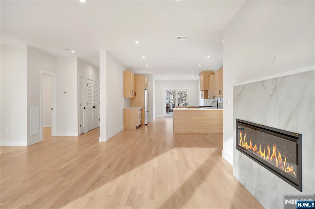 67 W Harwood Terrace