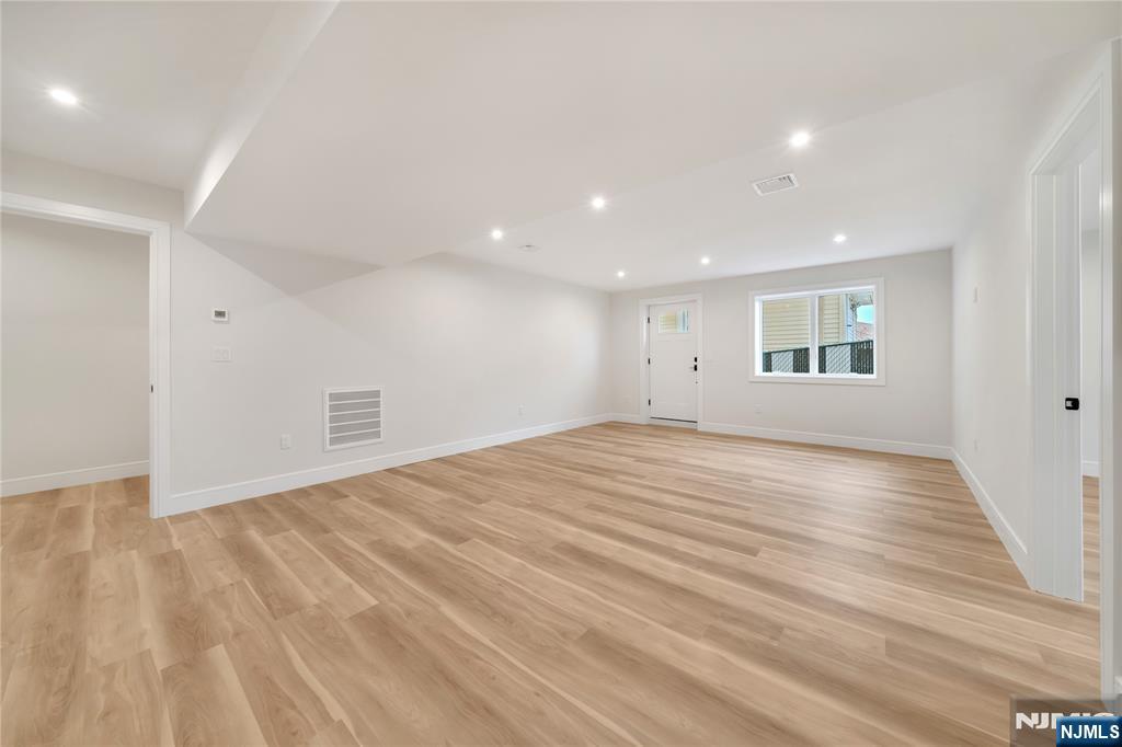67 W Harwood Terrace